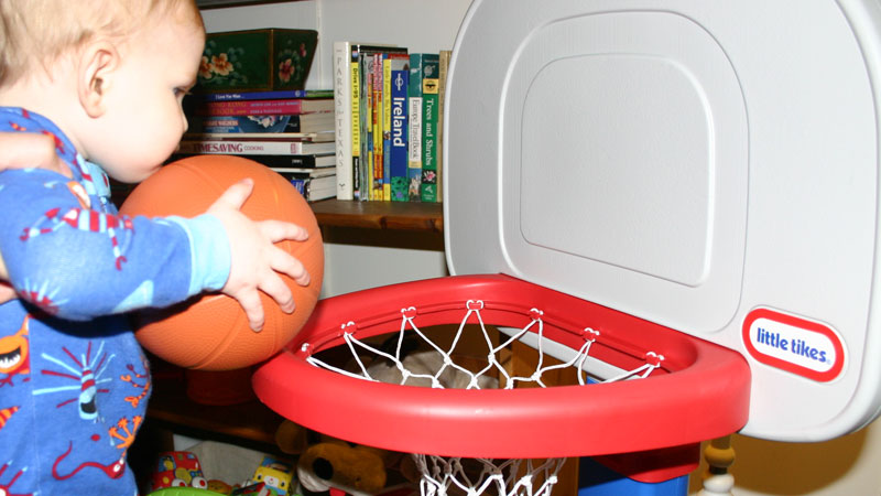 Little Tikes EasyScore Basketball Set Test Run